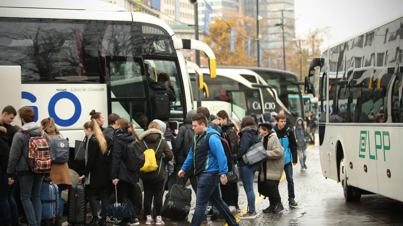 Fotografija: Z jutrišnjim dnem stopijo v veljavo brezplačne vozovnice za javni potniški promet za starejše, invalide in vojne veterane. FOTO: Jure Eržen/Delo