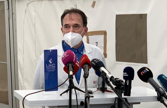 Vojko Flis, strokovni direktor UKC Maribor je povedal, koliko osebja je zbolelo. FOTO: Mariborinfo