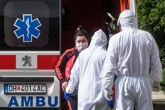 Veliko okužb je še vedno tudi v Severni Makedoniji. FOTO: Robert Atanasovski/Afp