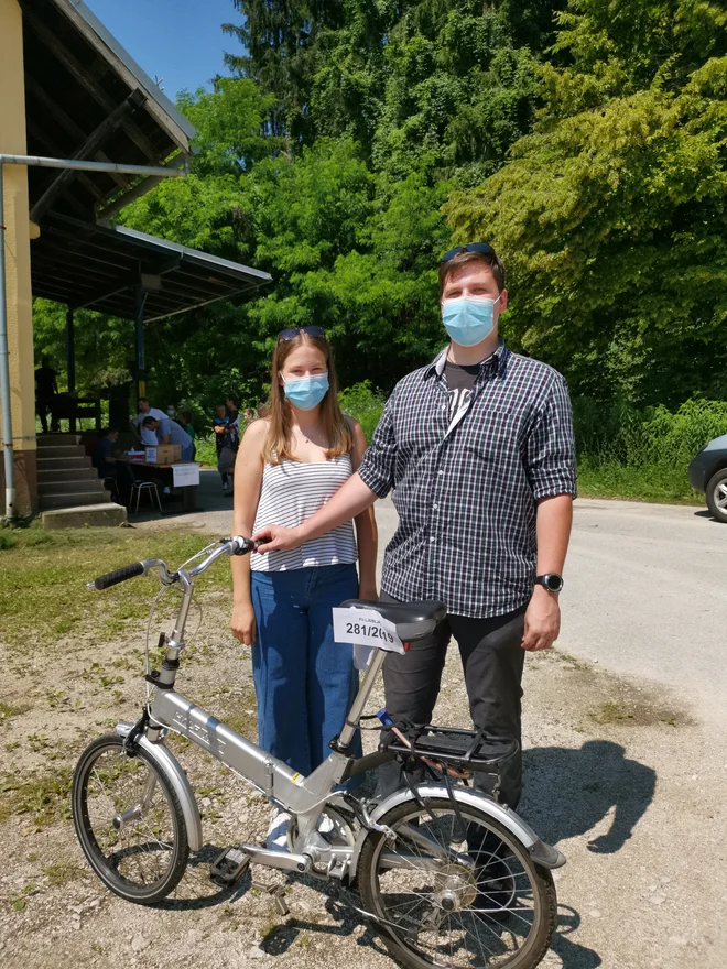 Domen in Hana iz Ljubljane sta več kot zadovoljna: »Ljudje ne vedo, kako dragoceno je to kolo«. Foto Milena Zupanič