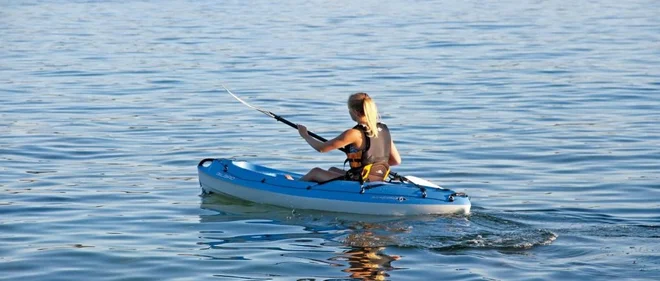 Za kratke dnevne izlete so primernejši krajši, okretnejši kajaki,  za večdnevna potovanja pa izberite turni kajak oziroma seayak. FOTO: Shutterstock