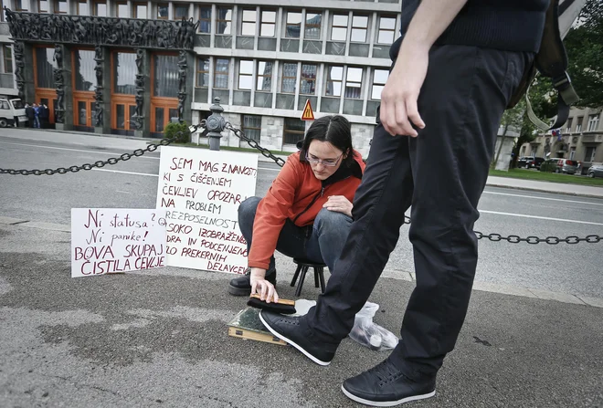 Brezposelnost se po Evropi hitro povečuje, tudi napovedi za letos niso obetavne. FOTO: Jože Suhadolnik/Delo