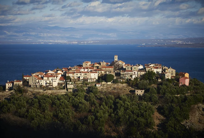 Na Hrvaškem je v turističnih ambulantah za naročeno testiranje treba plačati. FOTO: Primož Zrnec/Delo