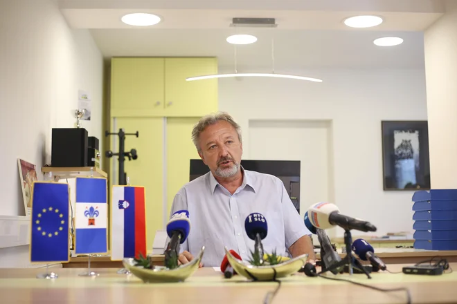 Po Termitu in požigu skulpture Trumpa se Balažic dejavno bori še proti virusu. FOTO: Leon Vidic/Delo