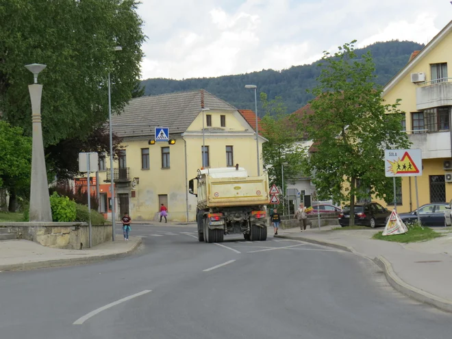 V zadnjem tednu so v Moravčah po podatkih sledilnika za covid-19 potrdili tri primere okužb, kar je glede na število prebivalcev več kot v Ljubljani. FOTO: Bojan Rajšek/Delo