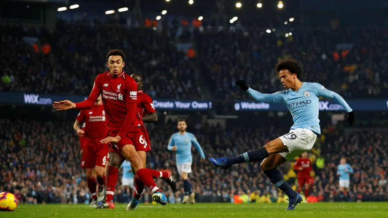 Fotografija: Leroy Sane je bil pred poškodbo velik adut trenerja Pepa Guardiole. FOTO: Phil Noble/Reuters