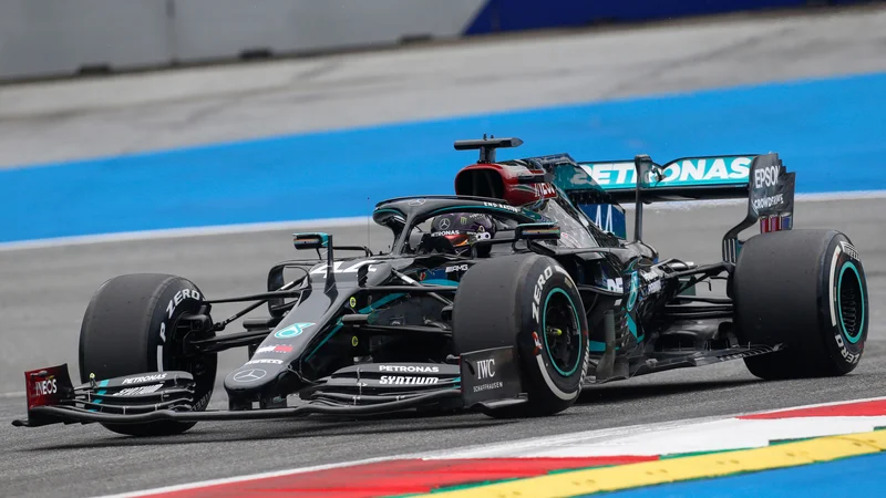 Fotografija: Lewis Hamilton je odlično štartal v vikend na avstrijskem Štajerskem. FOTO: Darko Bandic/AFP