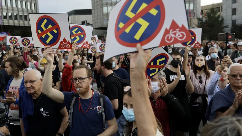 Fotografija: Protesti proti fašizmu, nacionalizmu, rasizmu in vladi. FOTO: Voranc Vogel/Delo