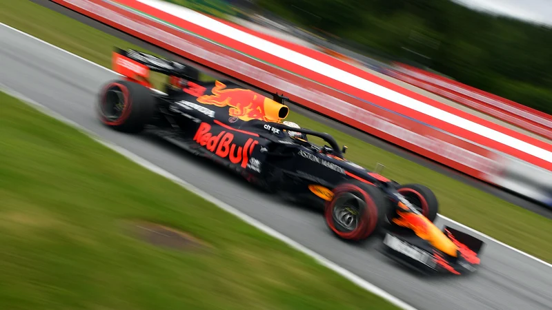 Fotografija: Max Verstappen je že včeraj v Spielbergu vozil na skrajni meji. FOTO: Reuters