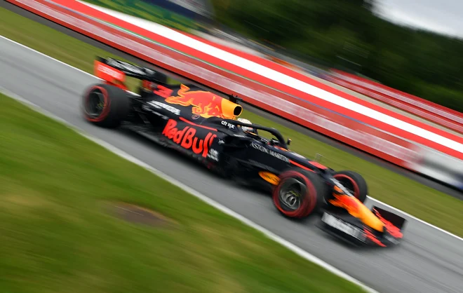 Max Verstappen je že včeraj v Spielbergu vozil na skrajni meji. FOTO: Reuters
