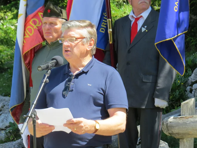»Povsod po Evropi se izdajalcev sramujejo, le v Sloveniji jim postavljajo spomenike, da te sramote tudi naši zanamci ne bodo nikoli pozabili«. Marijan Križman, predsednik ZZB za vrednote NOB. FOTO: Bojan Rajšek/Delo