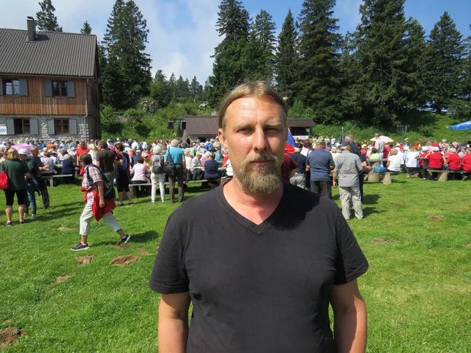 »Korupcija, klientelizem in fašizem stegujejo svoje kremplje v vse pore družbe«. Dejan Babosek, režiser FOTO: Bojan Rajšek/Delo