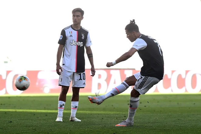 V 35. poskusu je Cristiano Ronaldo dosegel gol s prostega strela za Juventus. FOTO: Massimo Pinca/Reuters