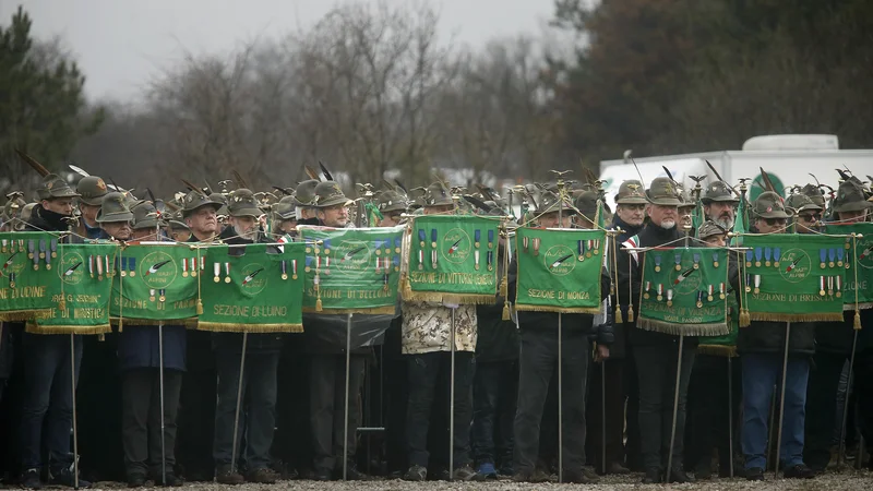 Fotografija: Slovesnost pri spomeniku žrtvam povojnih pobojev v bližini Bazovice pri Trstu februarja letos. Foto Blaž Samec