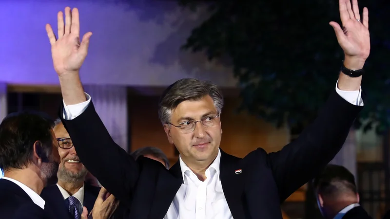 Fotografija: Andrej Plenković slavi. FOTO: Marko Djurica/Reuters