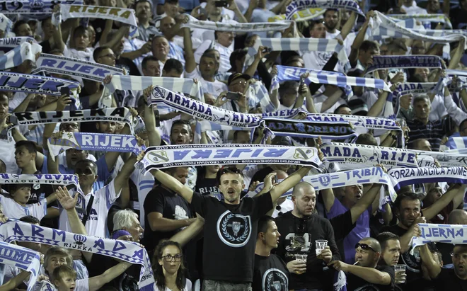 Navijači Rijeke so se veselili velike zmage proti hrvaškemu prvaku Dinamu. FOTO: Jože Suhadolnik/Delo