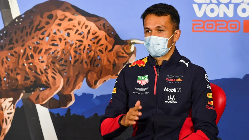 Fotografija: Alexander Albon (na fotografiji) je prepričan, da bi lahko v Spielbergu – če ne bi imel bližnjega srečanja z Lewisom Hamiltonom – celo zmagal. FOTO: Reuters