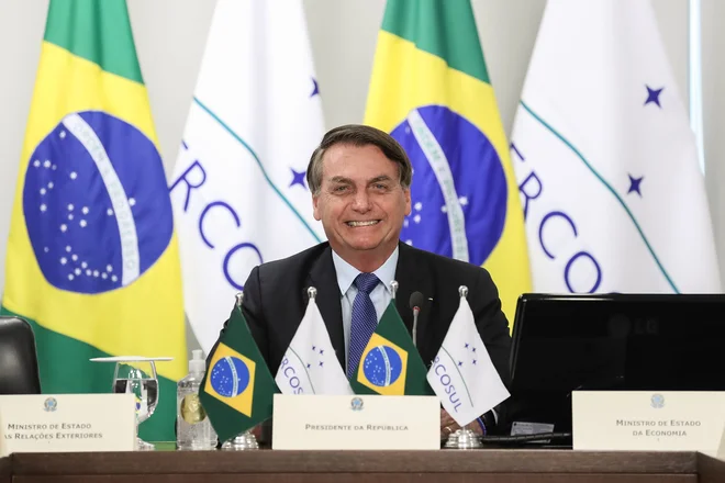 Brazilskemu predsedniku Jairu Bolsonaru so preventivno tudi slikali pljuča v vojaški bolnišnici. FOTO: Marcos Correa/AFP