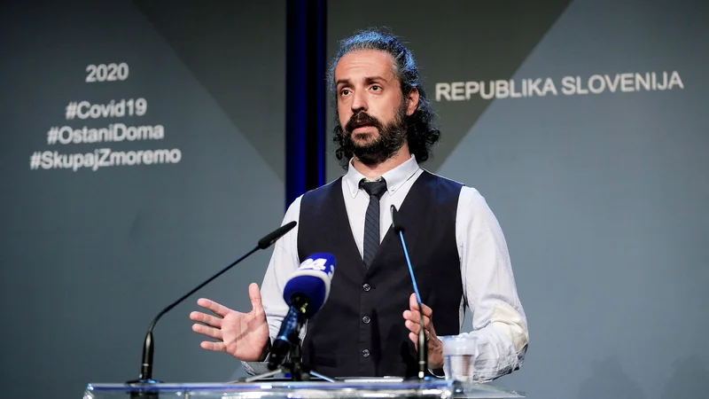 Fotografija: Predstojnik Centra za nalezljive bolezni na NIJZ Mario Fafangel. FOTO: Zaslonski posnetek novinarske konference