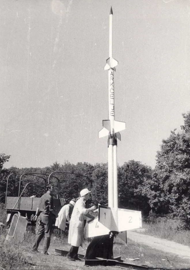 Raketa Vega 3C na izstrelitveni rampi. Njena izstrelitev je vidna tudi v prvih kadrih filma <em>Houston, imamo problem</em>. FOTO: hrani ZAC