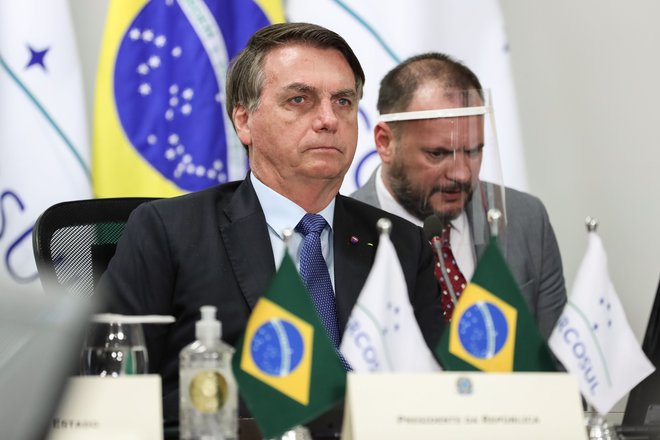Bolsonaro se je večkrat brez maske udeleževal družabnih dogodkov in političnih shodov. FOTO: Marcos Correa/AFP