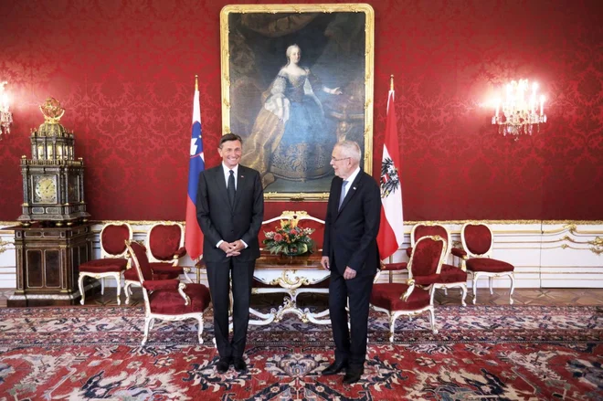 Borut Pahor in gostitelj srečanja Alexander Van der Bellen poudarjata sožitje med narodoma in sosednjima državama v skupnem evropskem domu. Foto: Danijel Novaković/STA