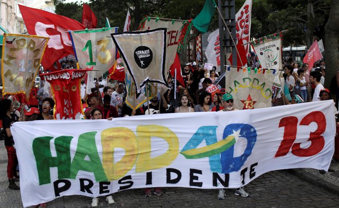 Za Fernanda Haddada bodo poleg njegovih podpornikov glasovali tudi Bolsonarovi nasprotniki. FOTO: Ricardo Moraes/Reuters