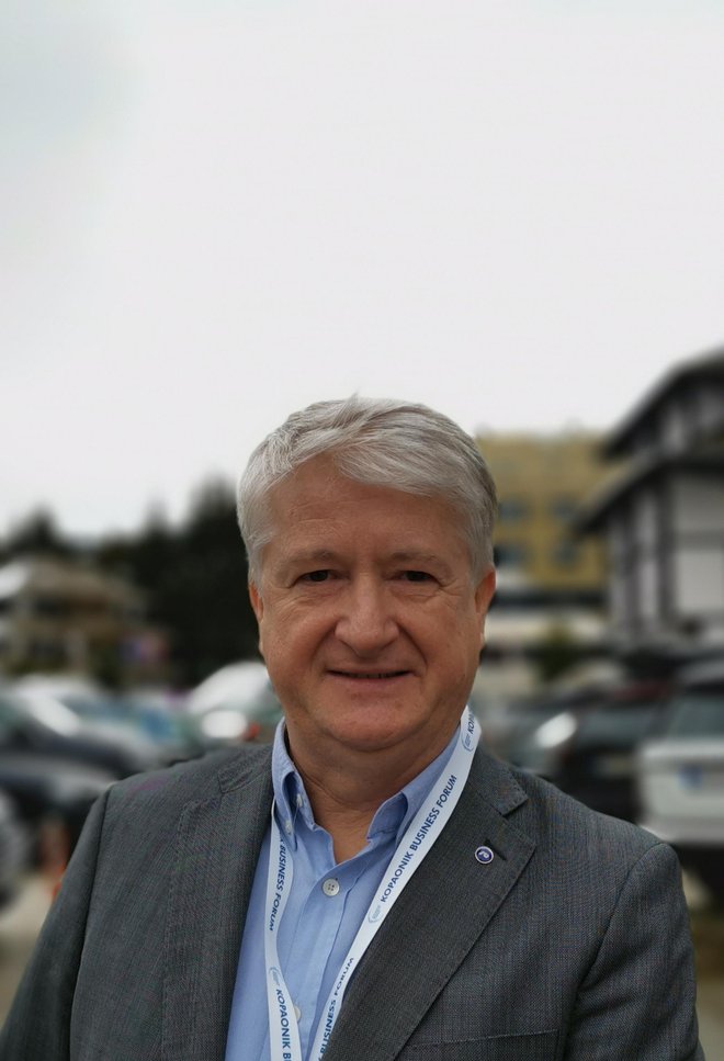 Branko Greganović je direktor NLB v Beogradu.