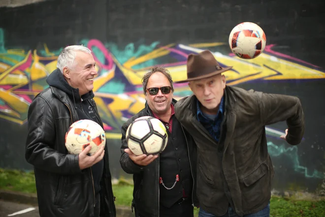 Zoran Predin, Vlado Kreslin in Peter Lovšin – mojstri himničnih pesmi. FOTO: Jure Eržen