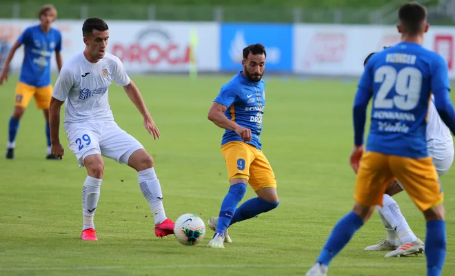 Prekmurec v celjskem dresu Mitja Lotrič je vnovič blestel in bil glavni režiser prepričljive zmage proti Domžalam. FOTO: Jože Suhadolnik/Delo