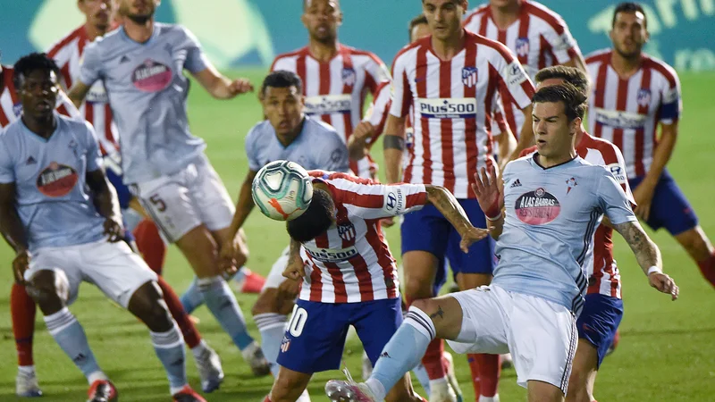 Fotografija: V Vigu je Atletico odlično začel, toda na koncu je iztržil le točko, ki pa ga je vseeno močno približala uvrstitvi v ligo prvakov. FOTO: Miguel Riopa/AFP