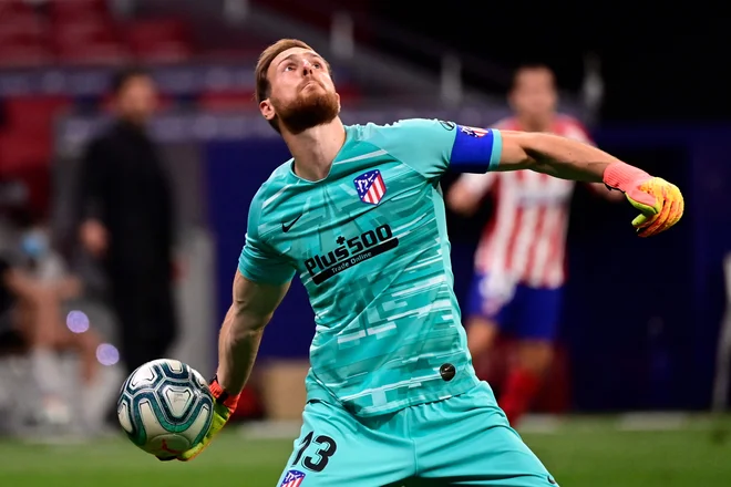 Jan Oblak je praktično že izgubil vratarski dvoboj s Thibautom Courtoisom. FOTO: Javier Soriano/AFP