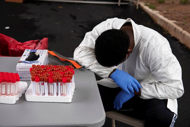 Zdravstveni delavci v Teksasu zaradi širejenja okužb pregorevajo. FOTO: Callaghan O'hare/Reuters