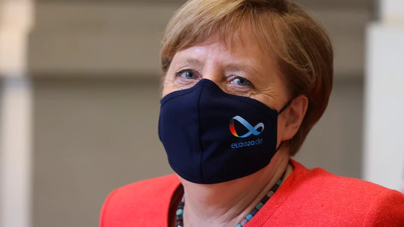 Fotografija: Nemčiji se zadnja leta ni bilo potrebno zadolževati, saj je delovala s presežkom. Zdaj Nemci zaganjajo ogromen paket pomoči, ob tem pa glasno pozdravljajo večjo povezanost evroobmočja. FOTO: REUTERS/Fabrizio Bensch