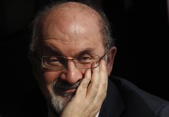 Salman Rushdie se je zaradi nanj razpisane fatve več kot desetletje skrival. FOTO: Andrew Winning/Reuters