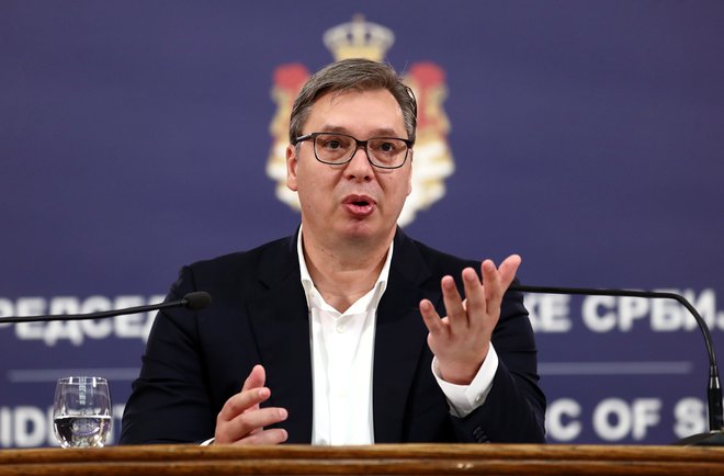 Aleksandar Vučić: Huligani, ki so napadali policiste in uničevali avtomobile, bodo strogo kaznovani. FOTO: Marko Djurica/Reuters