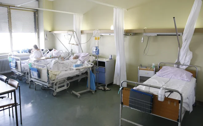 Na kliničnem oddelku za hematologijo (KOH) Interne klinike UKC v Ljubljani so uvedli zdravljenje s celicami CAR-T. FOTO: Tomi Lombar/Delo