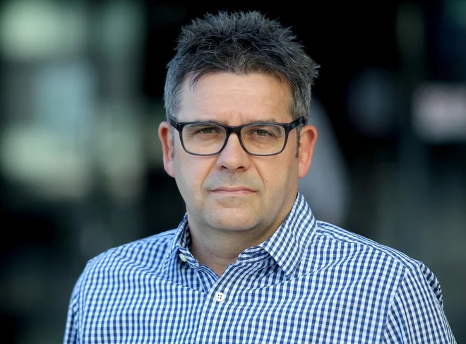 Vodja raziskave Mario Poljak je prepričan, da se bo čez mesec dni, ko bodo naredili še bolj poglobljen in kritičen izbor objavljenih študij in bodo na voljo tudi nove, ocena prekuženosti spet spremenila. FOTO: Roman Šipić/Delo