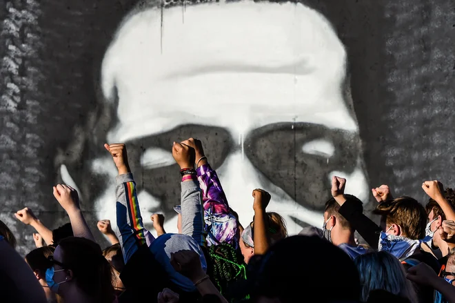Množični protesti so poskrbeli, da policijski uboj Georga Floyda ni bil zgolj še en rutinski polciijski uboj temnopoltega Američana. FOTO: Chandan Khanna/AFP