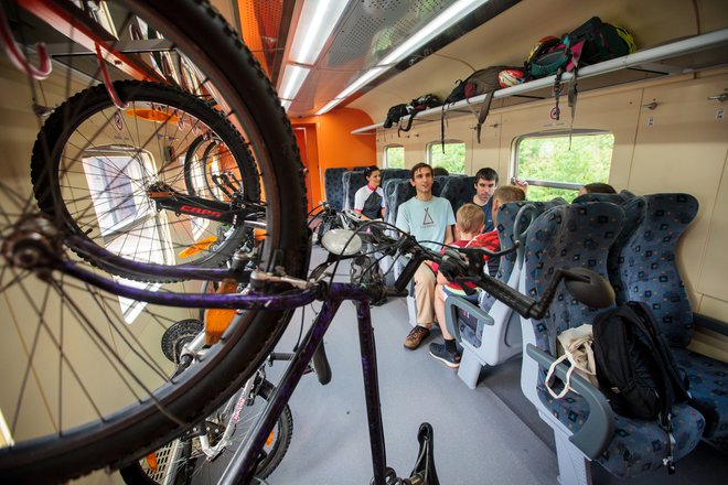 Poletni kolesarski vlak bo letos gotovo prepeljal več potnikov kot lani. FOTO: Nika Hölcl Praper