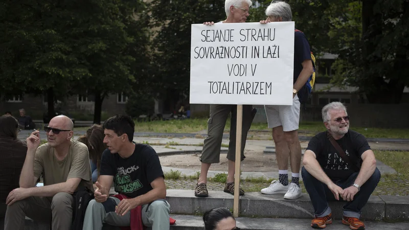 Fotografija: Sovražni govor, torej spodbujanje sovraštva, nasilja in nestrpnosti na podlagi osebnih okoliščin, prepoveduje 297. člen kazenskega zakonika. FOTO: Jože Suhadolnik/Delo