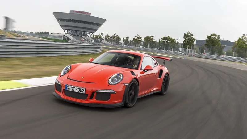 Fotografija: Ekipa, ki je snovala porscheja GT3 RS, je imela v mislih voznika, ki hoče v vožnji uživati. FOTO: Andrej Brglez