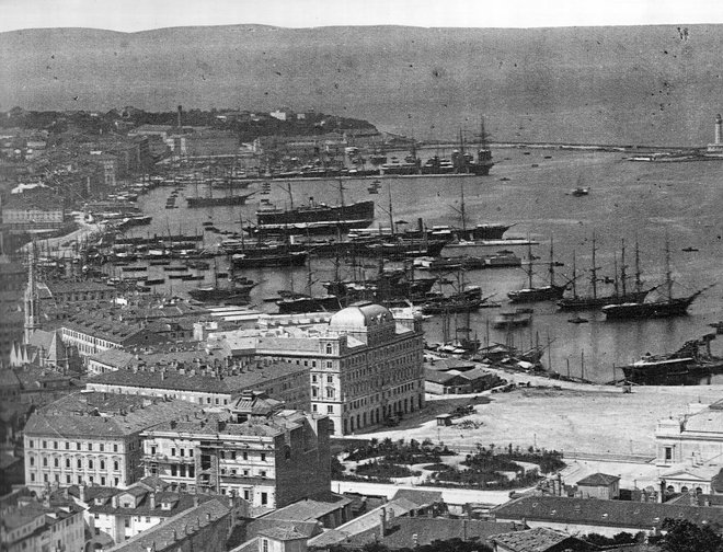 Trst je bil na prelomu z 19. v 20. stoletje bogato pristaniško mesto. FOTO: Wikipedia
