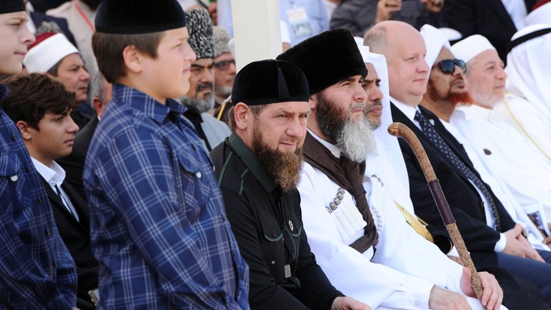 Fotografija: Kritiki čečenske oblasti so prepričani, da je Ramzan Kadirov v Evropi vzpostavil mrežo ljudi, ki izvajajo njegova »smrtonosna naročila«. Foto Said Tsarnayev/Reuters