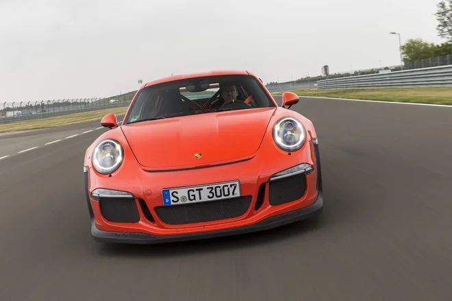 Ga svet potrebuje? Ne, seveda ne, a ker je tu porsche GT3 RS, je svet lepši. FOTO: Andrej Btglez