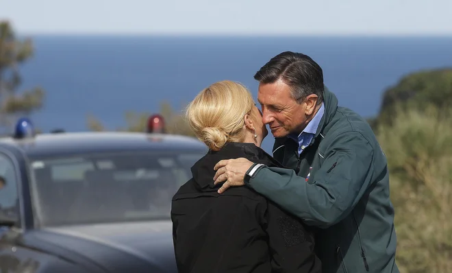 Borut Pahor in Kolinda Grabar-Kitarović na skupni vaji slovenske in hrvaške vojske ŠTIT 17 na Kamenjaku leta 2017. FOTO: Blaž Samec/Delo