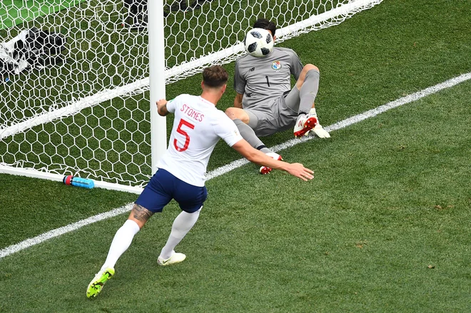 Branilec John Stones je zadel dvakrat v enem polčasu. Foto Johannes Eisele/AFP