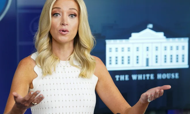 Trumpova predstavnica za tisk Kayleigh McEnany je javnosti sporočila odpust kazni za Rogerja Stona. Foto Kevin Lamarque Reuters