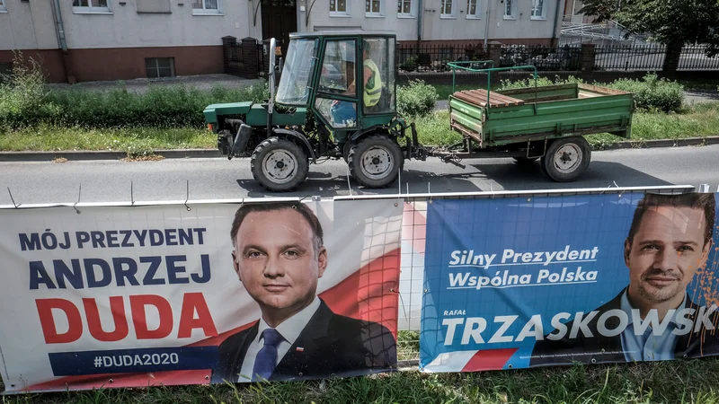 Tako Andrzej Duda kot Rafal Trzaskowski ima možnosti za zmago.&nbsp;Foto: Agencja Gazeta/Reuters