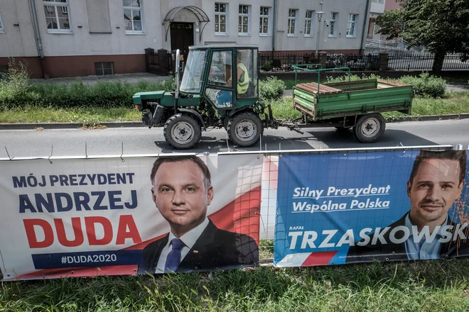 Tako Andrzej Duda kot Rafal Trzaskowski ima možnosti za zmago.&nbsp;Foto: Agencja Gazeta/Reuters
